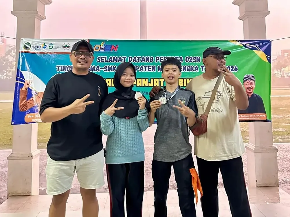 Dua Siswa SMKN 1 Majalengka Sabet Medali Perak O2SN Cabang Panjat Tebing