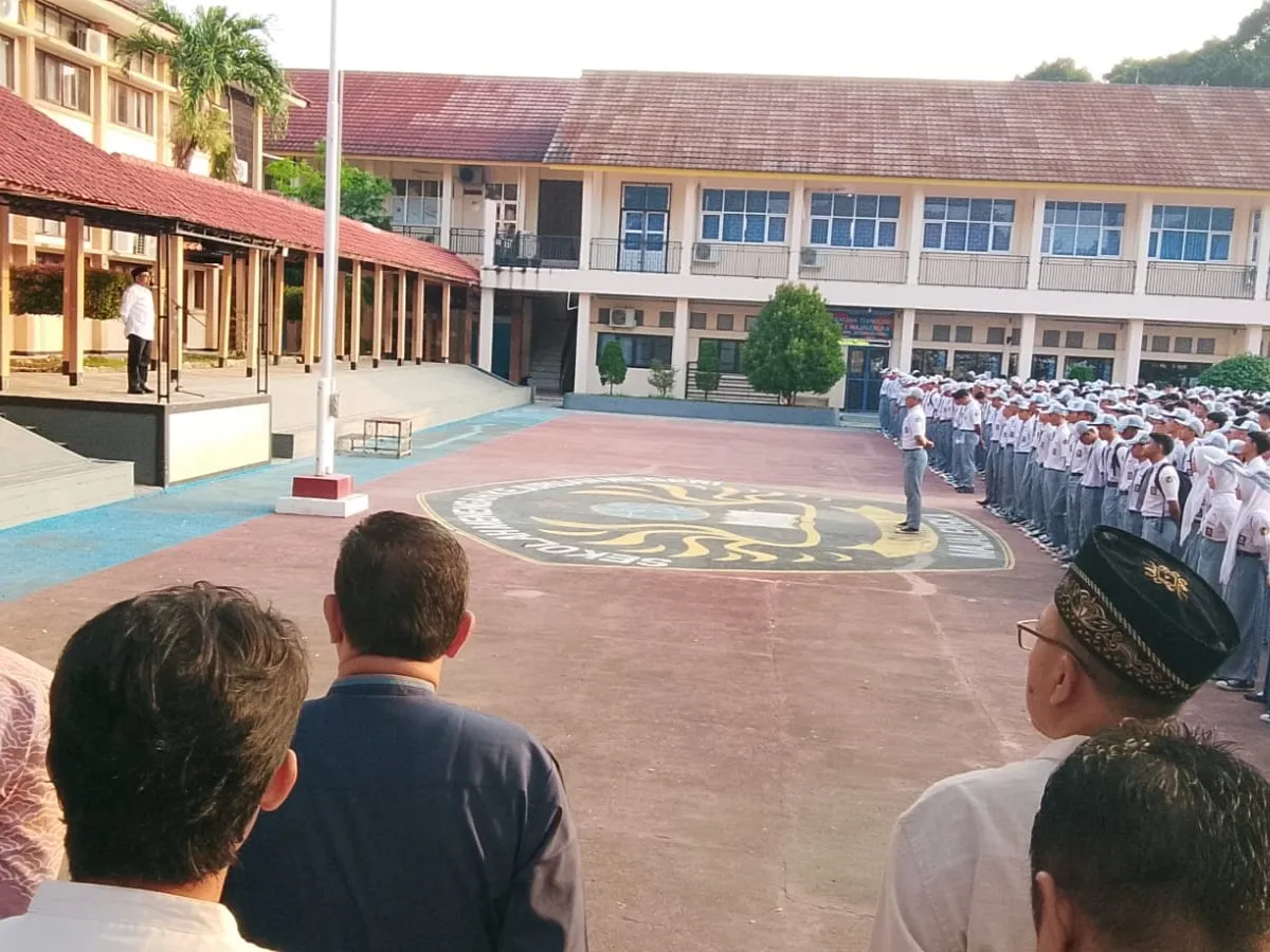 Kepala SMKN 1 Majalengka Sampaikan Hasil Rapim Disdik Jabar dan Imbauan Bahaya Judi Online pada Apel Senin Pagi