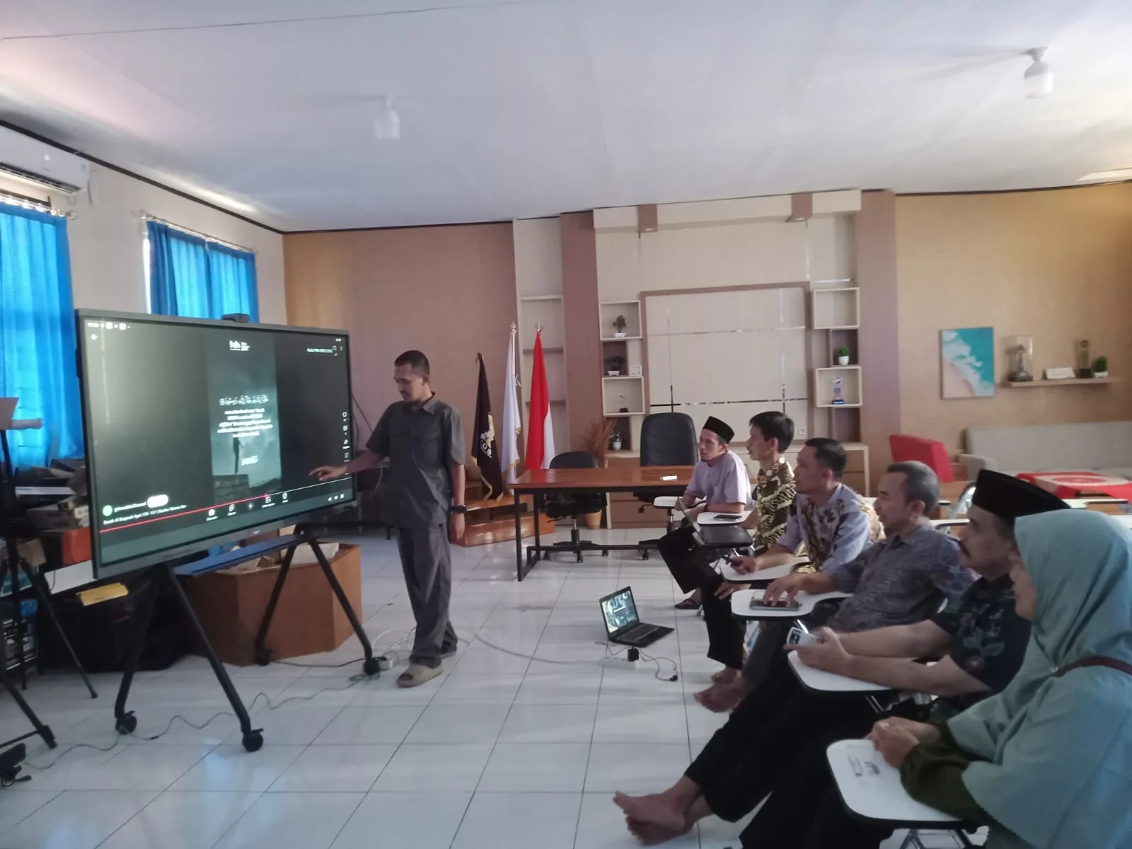 Sharing Session Papan Digital Interaktif untuk Guru